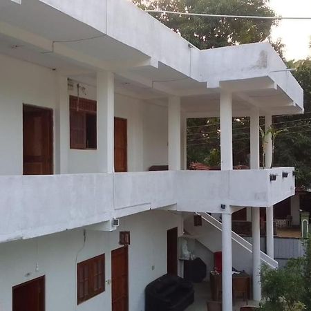 Hotel 4U Udawalawe Buitenkant foto