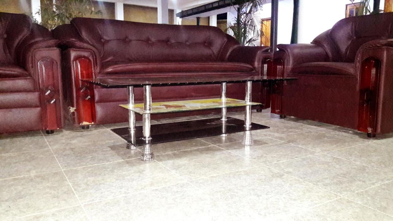 Hotel 4U Udawalawe Buitenkant foto