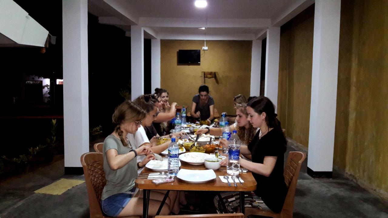 Hotel 4U Udawalawe Buitenkant foto